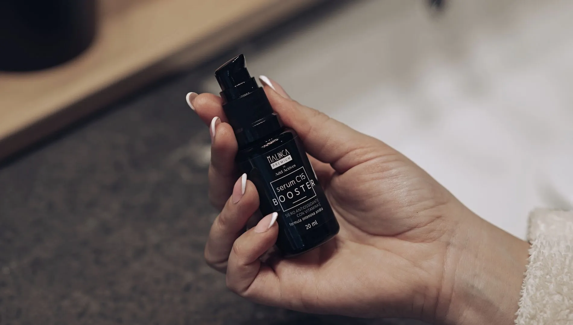 SERUM C15 BOOSTER
Un siero antiossidante per la cura anti-età del viso con una forma avanzata della vitamina C.
Uno dei migliori prodotti antietà al mondo, con qualità certificata.