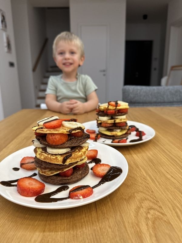 Confezione di crema cioccolato e nocciole