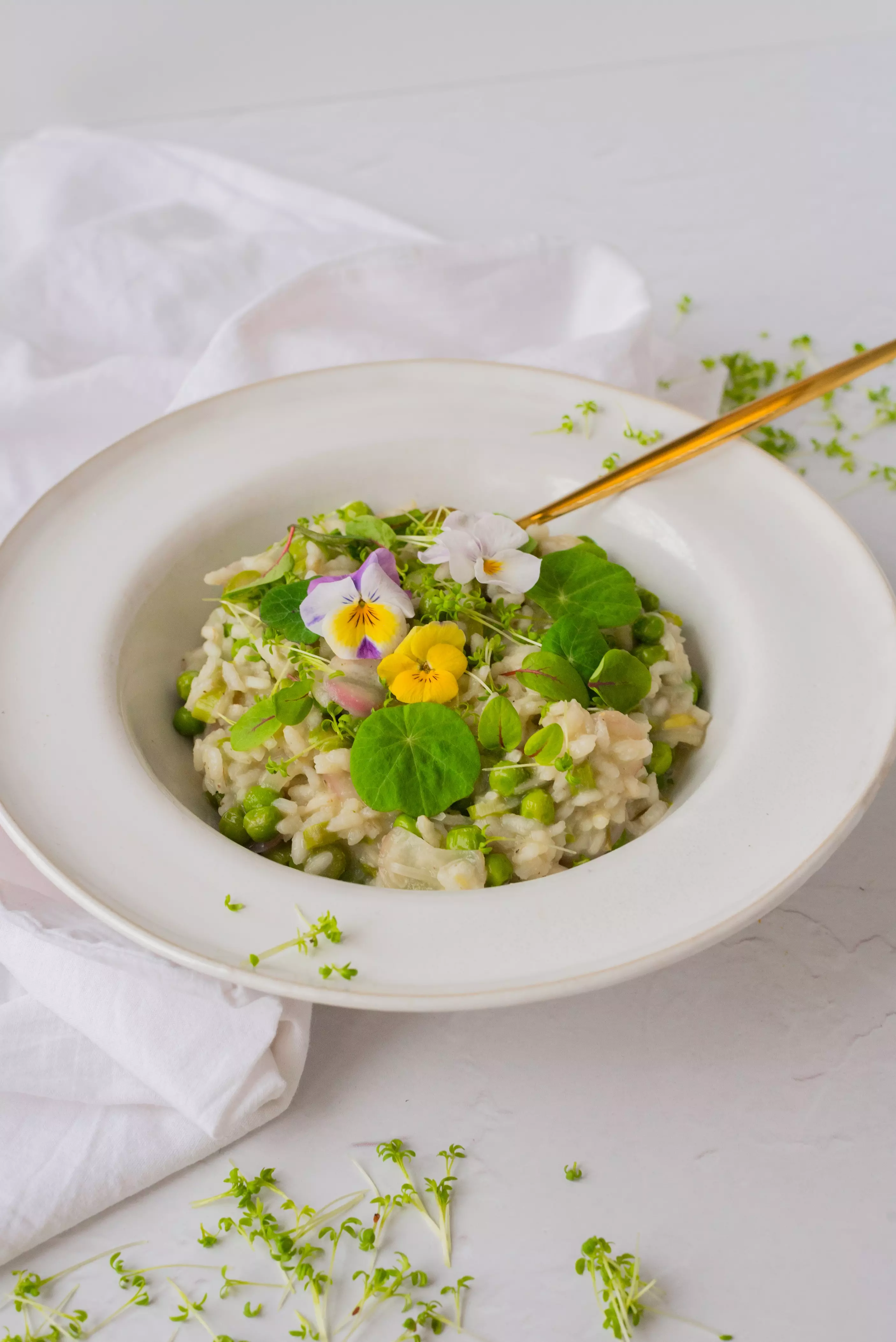 Risotto primaverile con ravanelli e asparagi