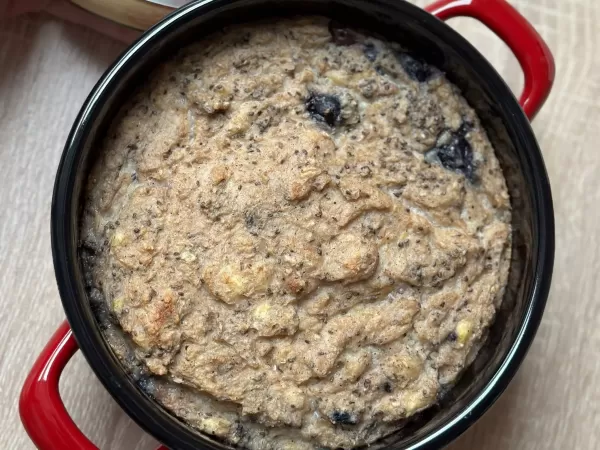 Muffin di fiocchi d'avena al forno con mirtilli e banane