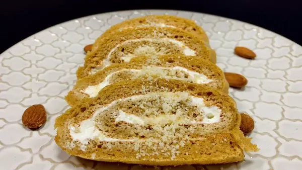 Foto di Rotolo di mandorle festivo